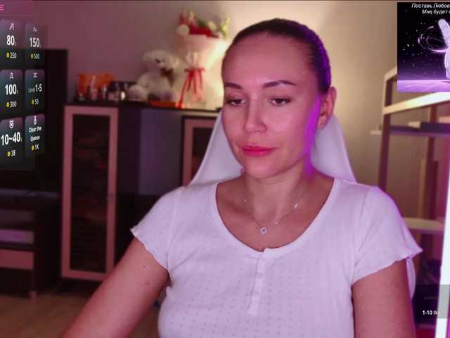 QWEENII live cam on BongaCams