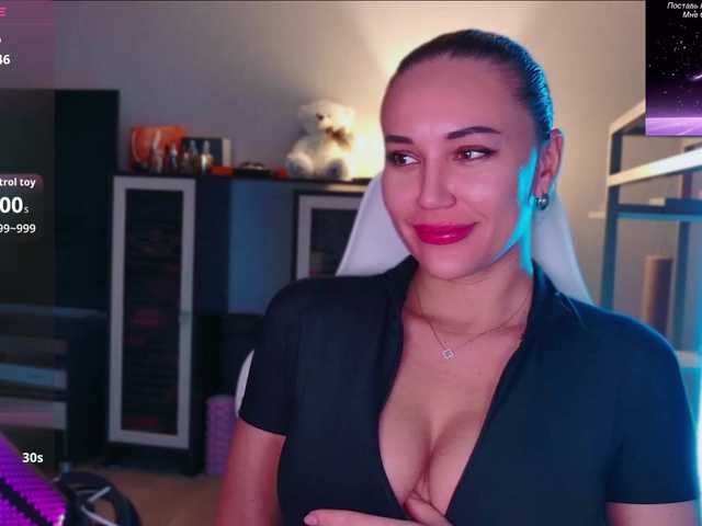 QWEENII live cam on BongaCams