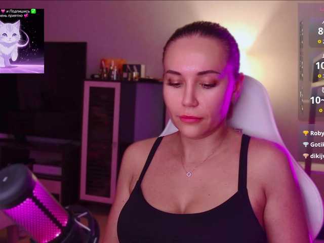 QWEENII live cam on BongaCams