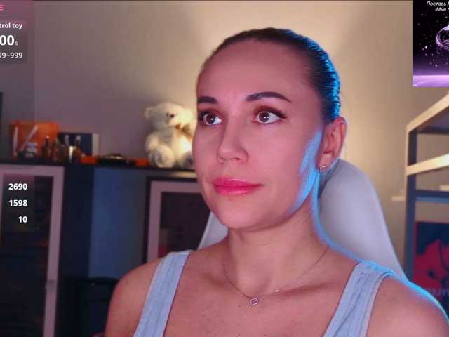 QWEENII live cam on BongaCams