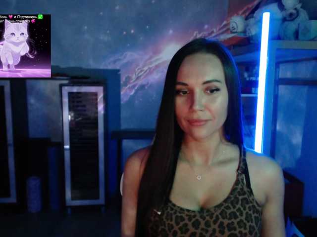 QWEENII live cam on BongaCams