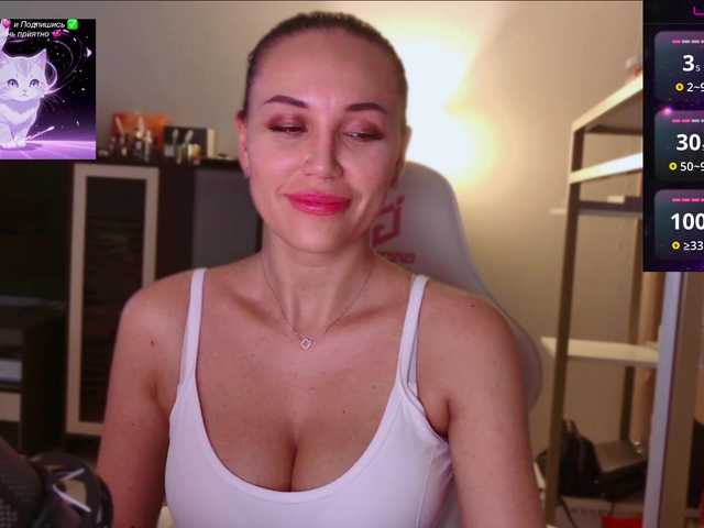 QWEENII live cam on BongaCams