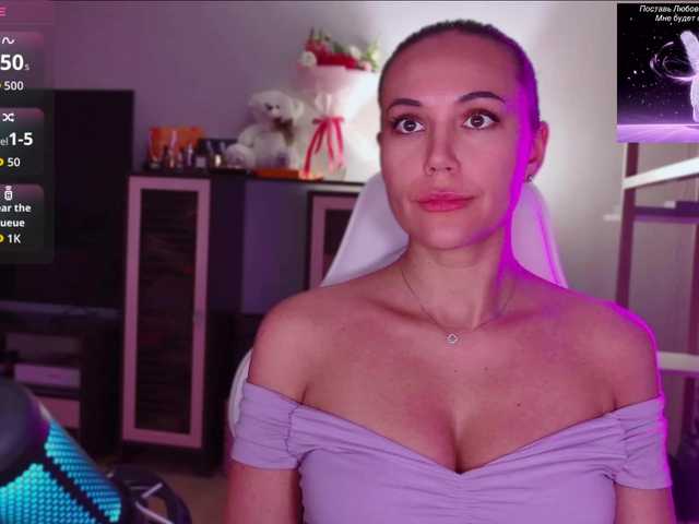 QWEENII live cam on BongaCams