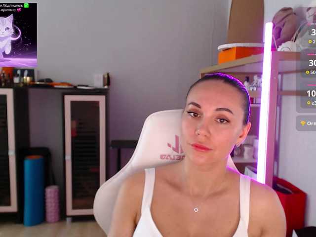 QWEENII live cam on BongaCams
