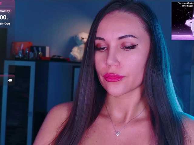 QWEENII live cam on BongaCams