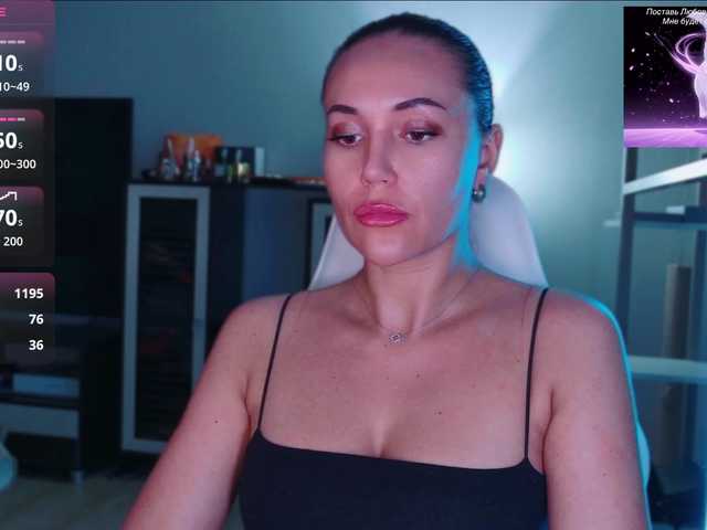 QWEENII live cam on BongaCams