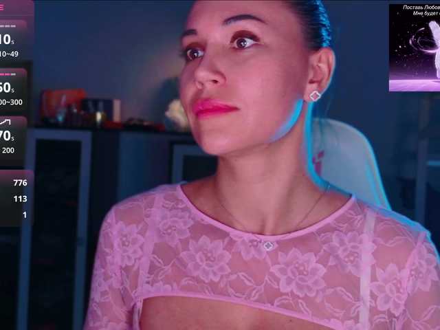 QWEENII live cam on BongaCams