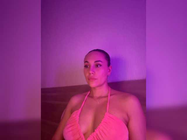 QWEENII live cam on BongaCams