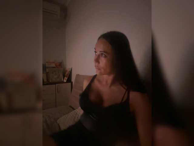 QWEENII live cam on BongaCams