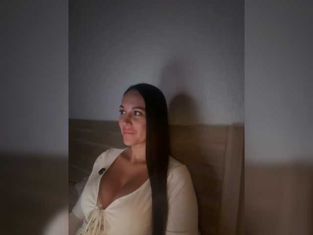 QWEENII live cam on BongaCams