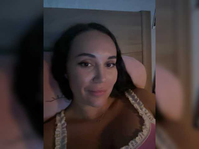 QWEENII live cam on BongaCams