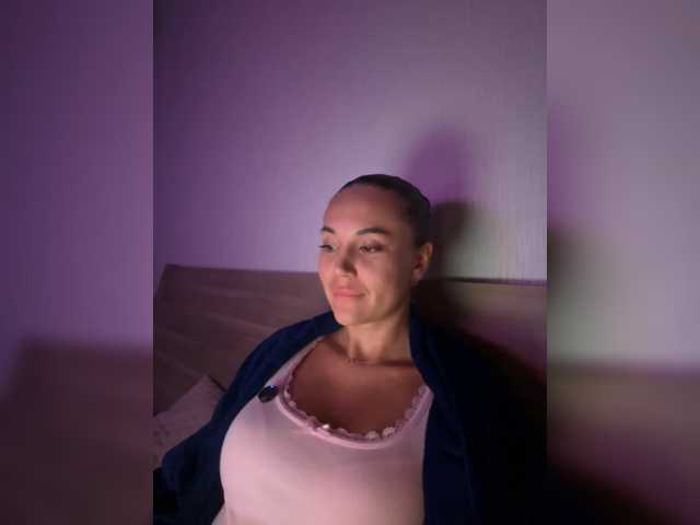 QWEENII live cam on BongaCams