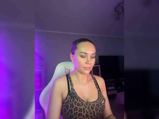 QWEENII live cam on BongaCams