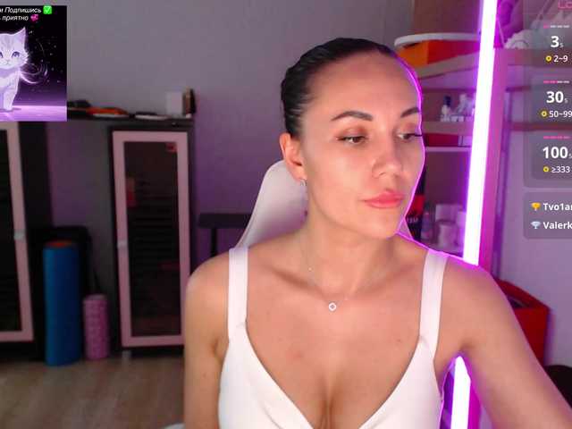 QWEENII live cam on BongaCams