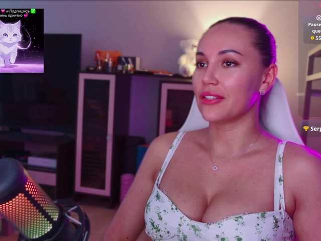 QWEENII live cam on BongaCams