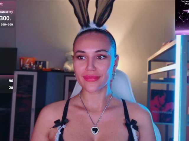 QWEENII live cam on BongaCams