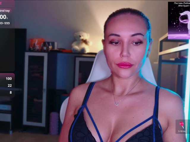 QWEENII live cam on BongaCams