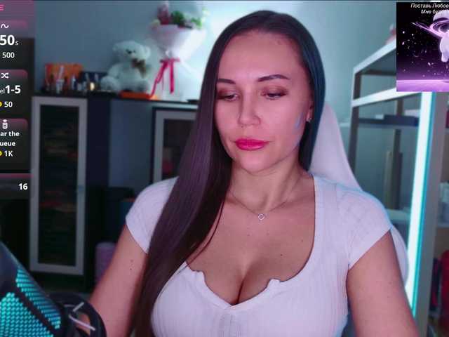 QWEENII live cam on BongaCams