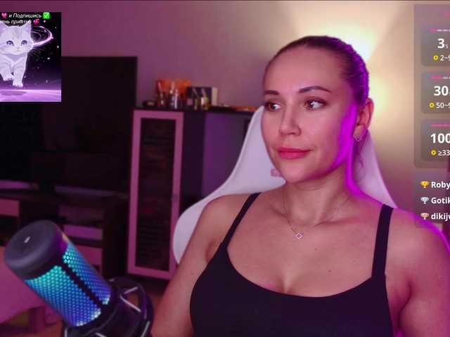 QWEENII live cam on BongaCams
