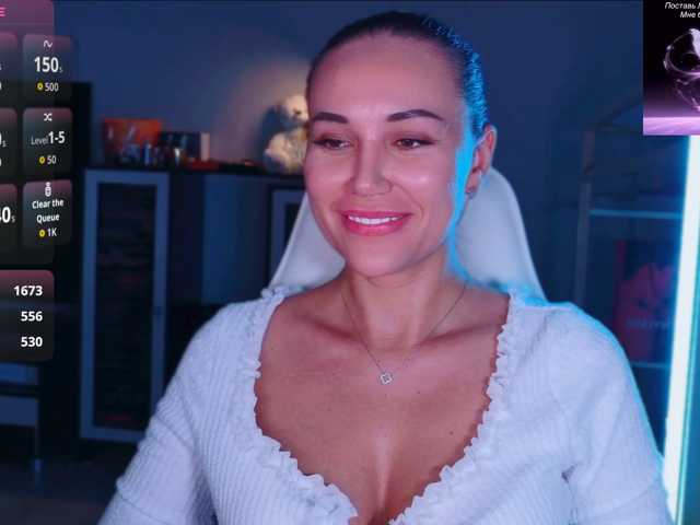 QWEENII live cam on BongaCams