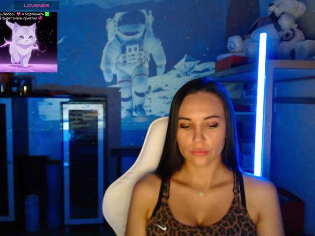 QWEENII live cam on BongaCams