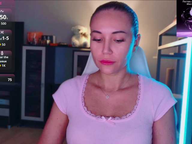 QWEENII live cam preview