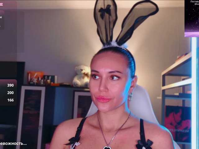 QWEENII live cam on BongaCams