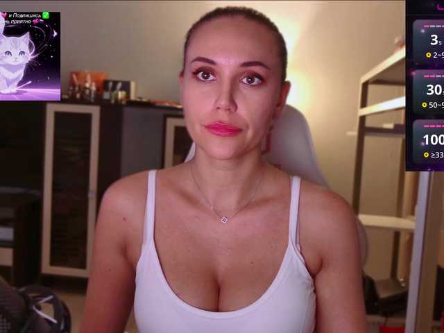 QWEENII live cam on BongaCams