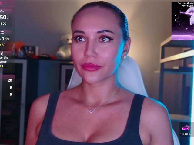 QWEENII live cam on BongaCams