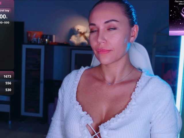 QWEENII live cam on BongaCams