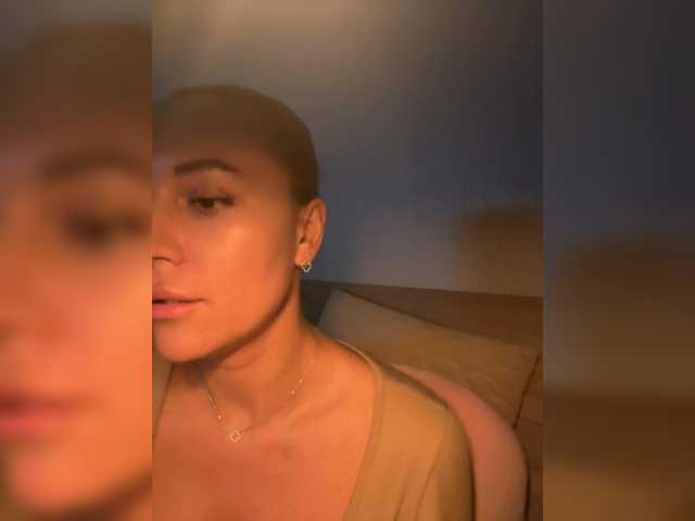 QWEENII live cam on BongaCams