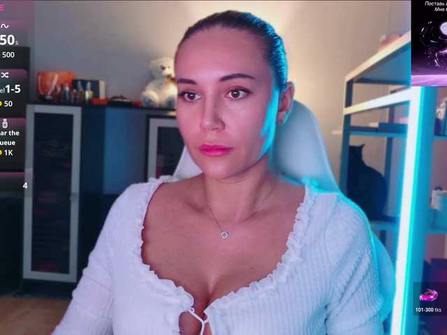 QWEENII live cam on BongaCams