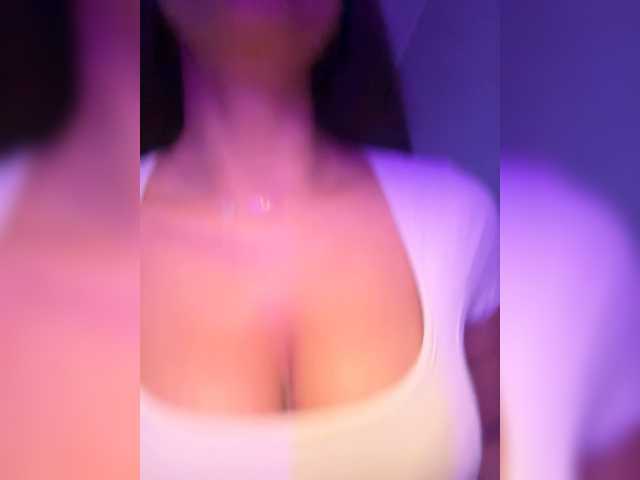 QWEENII live cam on BongaCams