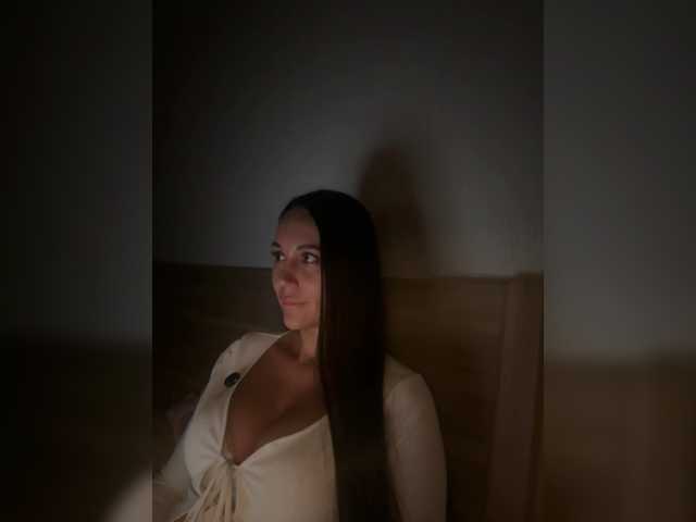 QWEENII live cam on BongaCams