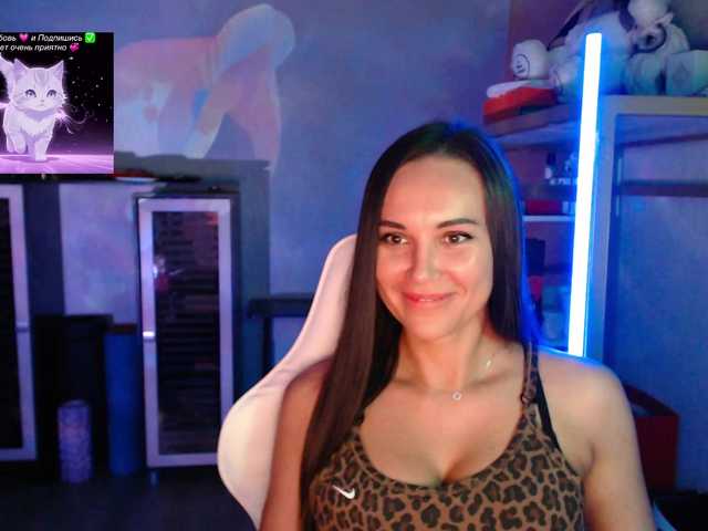 QWEENII live cam on BongaCams