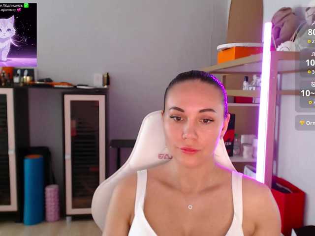 QWEENII live cam on BongaCams