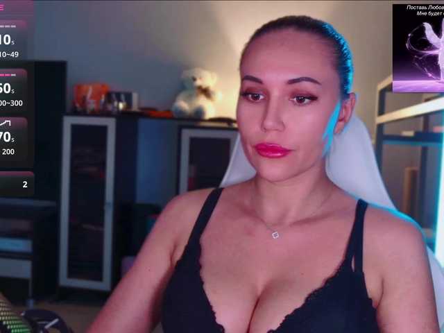 QWEENII live cam on BongaCams