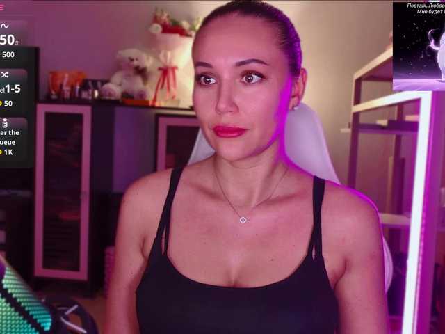 QWEENII live cam on BongaCams