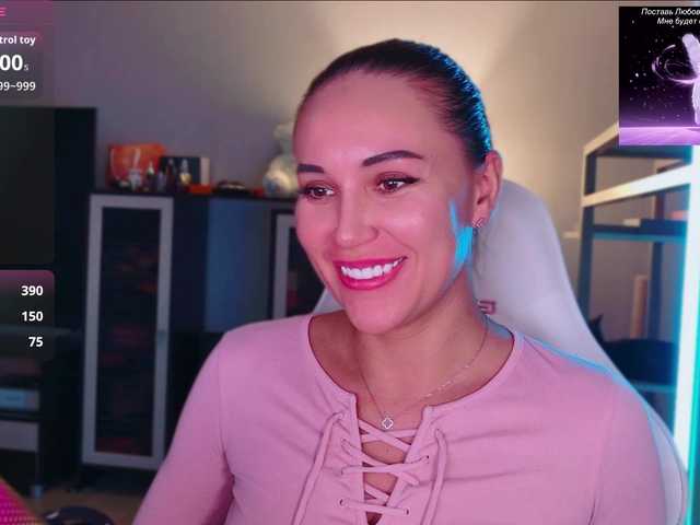 QWEENII live cam on BongaCams
