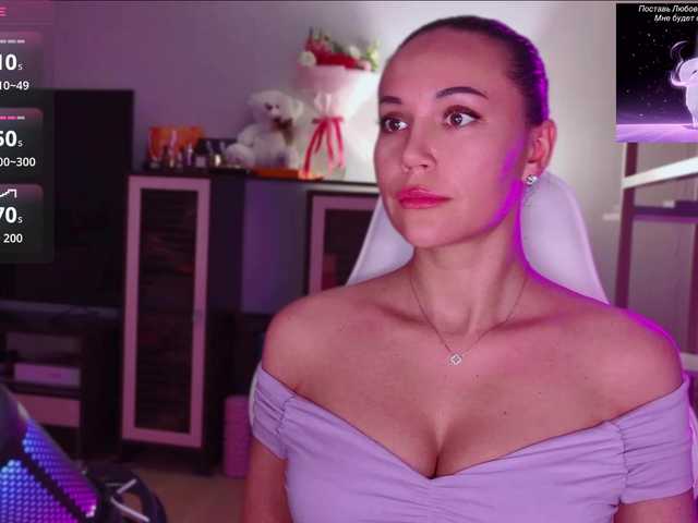 QWEENII live cam on BongaCams