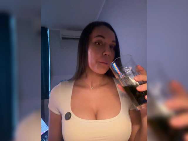 QWEENII live cam on BongaCams
