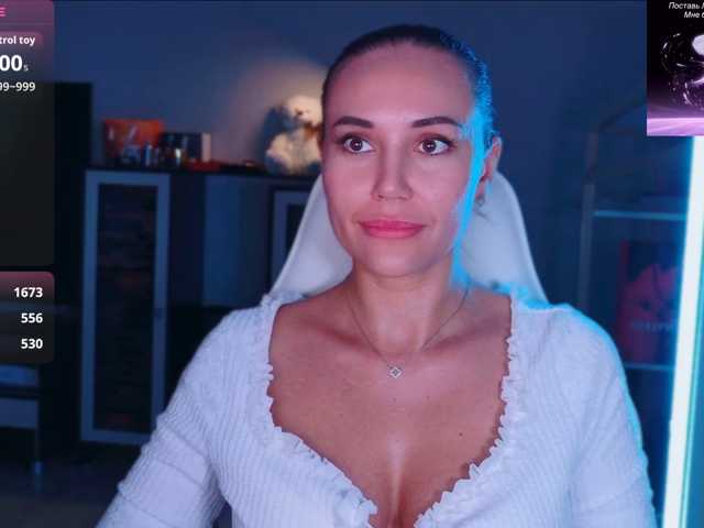 QWEENII live cam on BongaCams