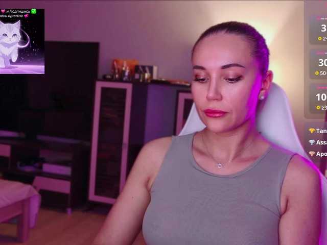 QWEENII live cam on BongaCams