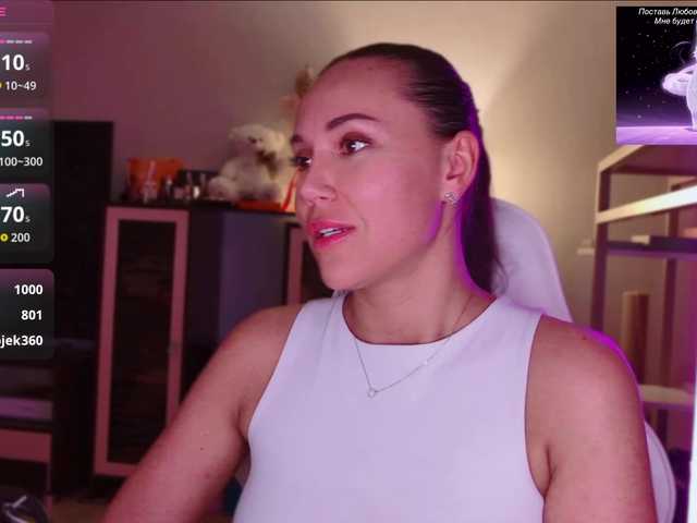 QWEENII live cam on BongaCams