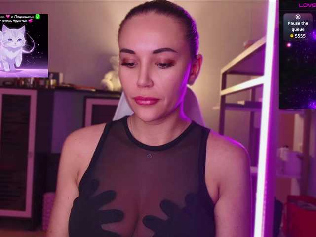 QWEENII live cam on BongaCams
