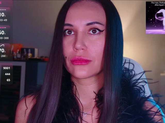 QWEENII live cam on BongaCams