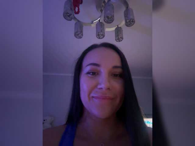 QWEENII live cam on BongaCams