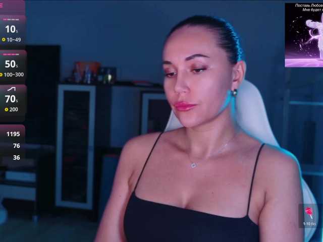QWEENII live cam on BongaCams