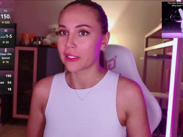QWEENII live cam on BongaCams