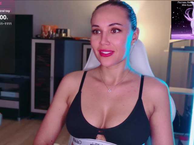 QWEENII live cam on BongaCams
